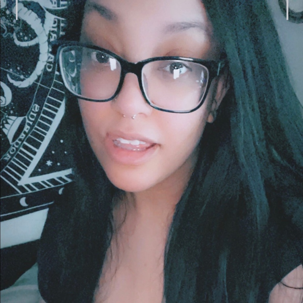 Meet your Posher, Goth Batty